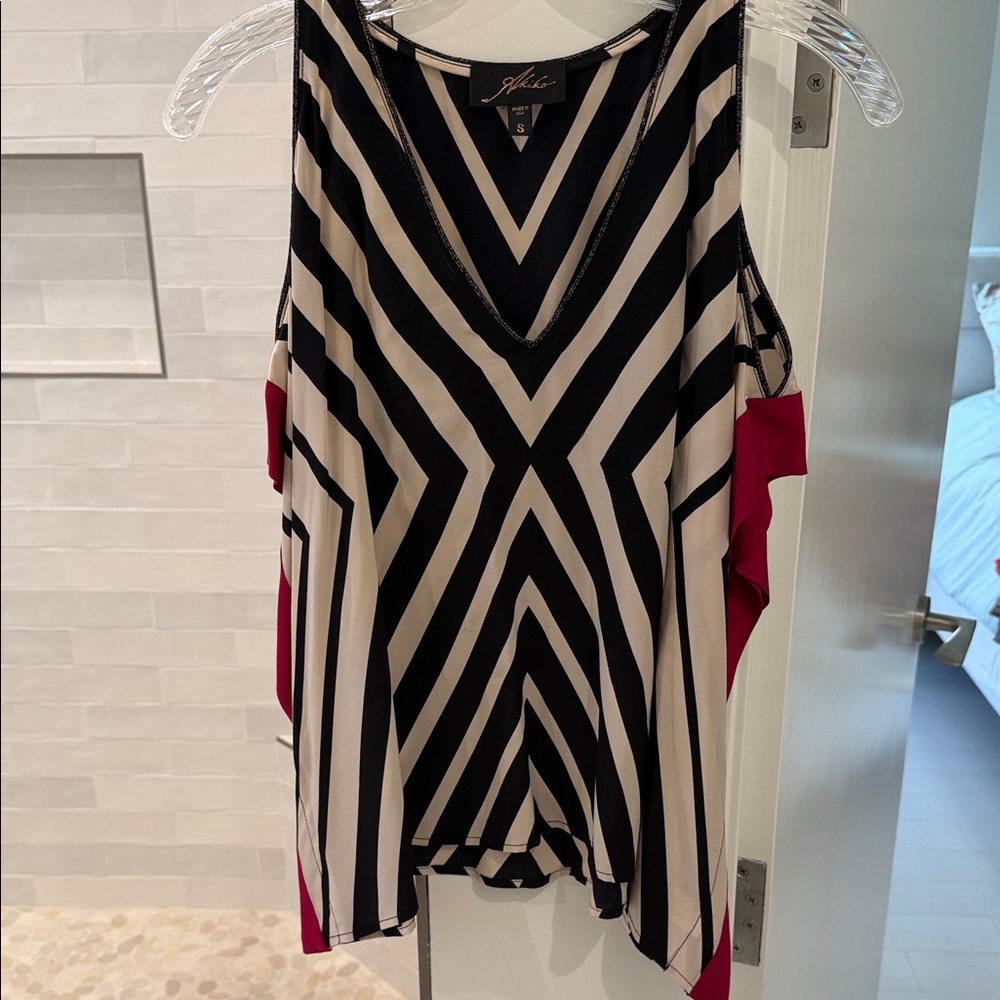 Akiko Black and White Geometric Blouse